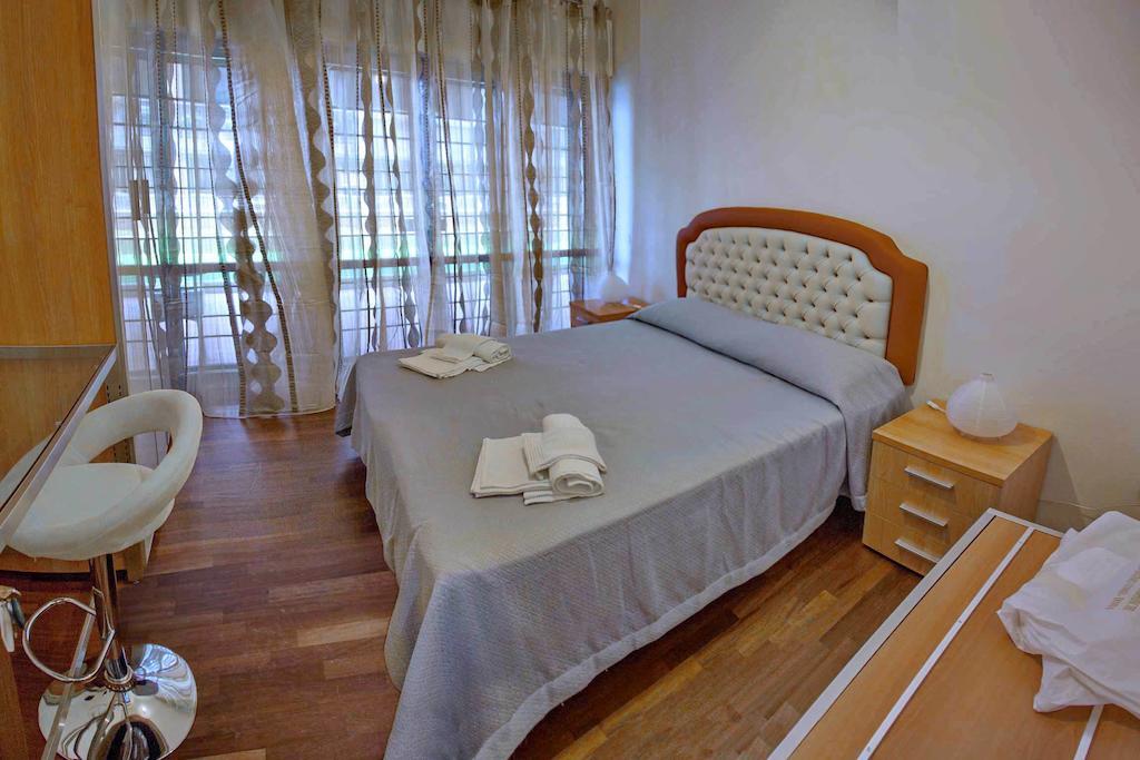 La Fiera Guesthouse Φιουμιτσίνο Δωμάτιο φωτογραφία